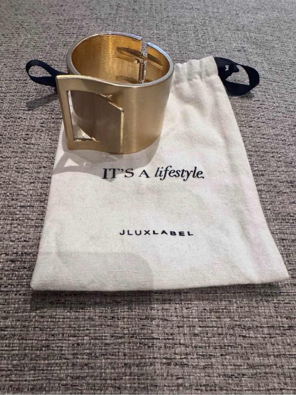 JLUXLABEL Gold Open-Frame Hinge Cuff - Picture 2 of 3
